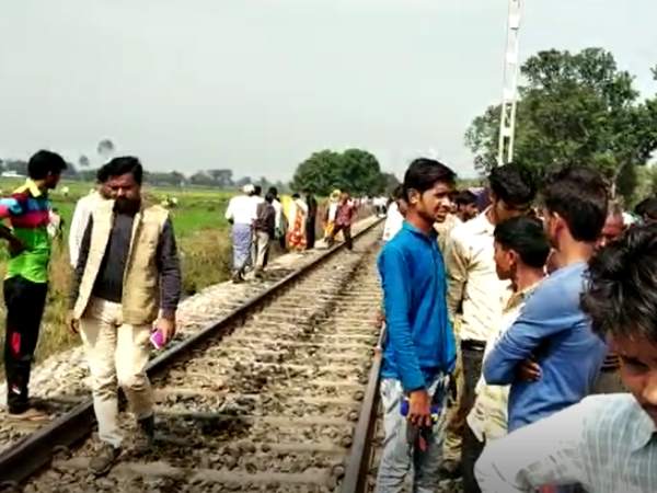 two killed from passenger train in farrukhabad two killed from passenger train in farrukhabad