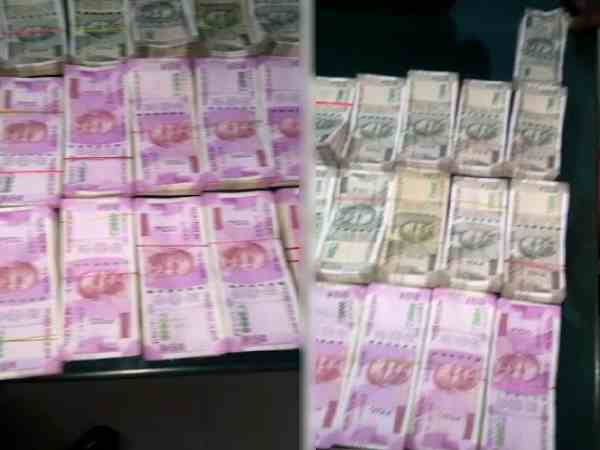 1 crore rupee seized from bmw car in delhi just before elections 1 crore rupee seized from bmw car in delhi just before elections