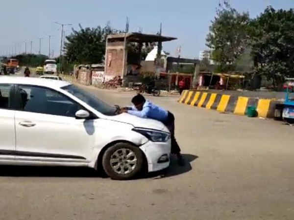 एक्सीडेंट कर भाग रहा था कार चालक