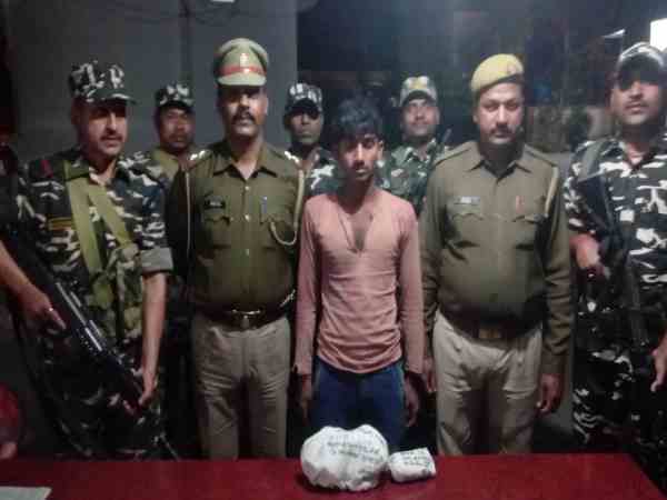 ssb jawans and police arrested hashish smuggler ssb jawans and police arrested hashish smuggler