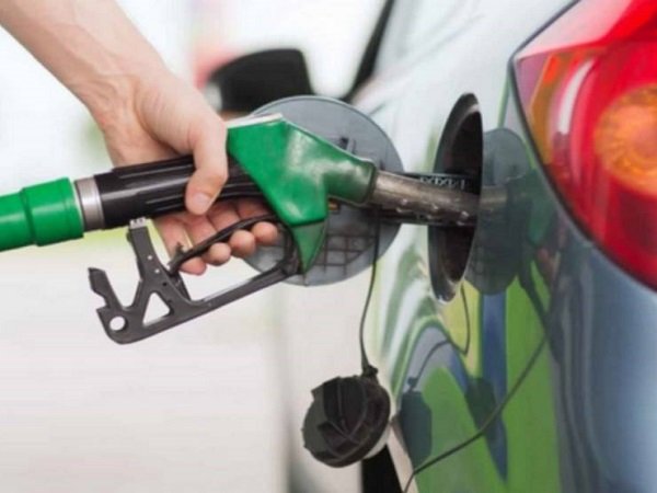 this fuel station is giving Rs 2 off on petrol in Madhya Pradesh this fuel station is giving Rs 2 off on petrol in Madhya Pradesh