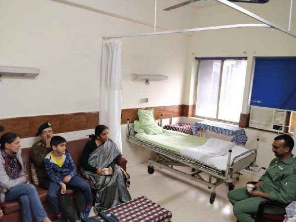 दिल्ली में निर्मला सीतारमण ने की थी अभिनंदन के परिवार से मुलाकात