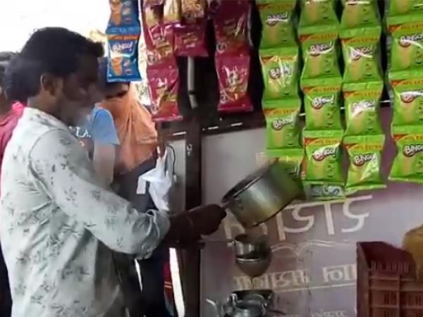Free tea in varanasi for welcoming IAF pilot abhinandan Free tea in varanasi for welcoming IAF pilot abhinandan