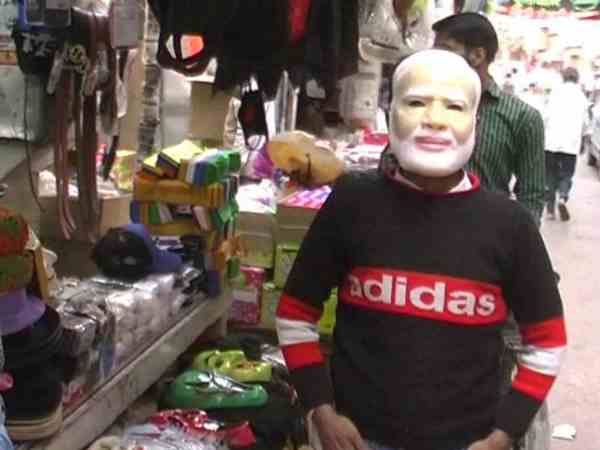 Modi mask in demand on holi in city Modi mask in demand on holi in city