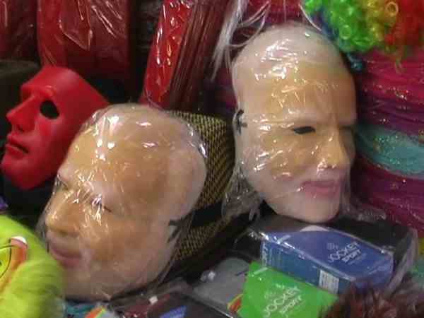 Modi mask in demand on holi in city Modi mask in demand on holi in city
