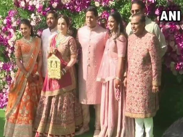 akash ambani shloka mehta wedding, Shah Rukh Khan, Gauri Khan, Priyanka Chopra arrive at venue, See Photos akash ambani shloka mehta wedding, Shah Rukh Khan, Gauri Khan, Priyanka Chopra arrive at venue, See Photos