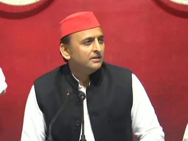 अखिलेश ने भी की आलोचना