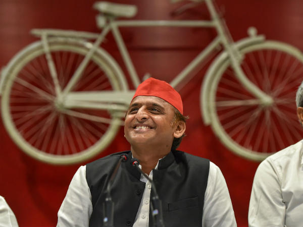 गोरखपुर उप चुनाव ने भगवा रंग फीका किया