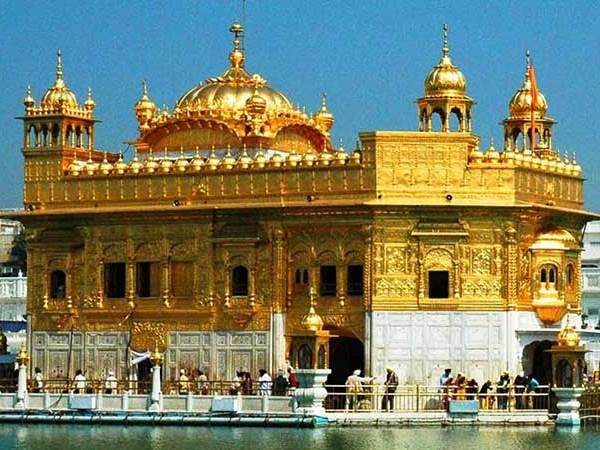 स्वर्ण मंदिर के चारों तरफ बसा