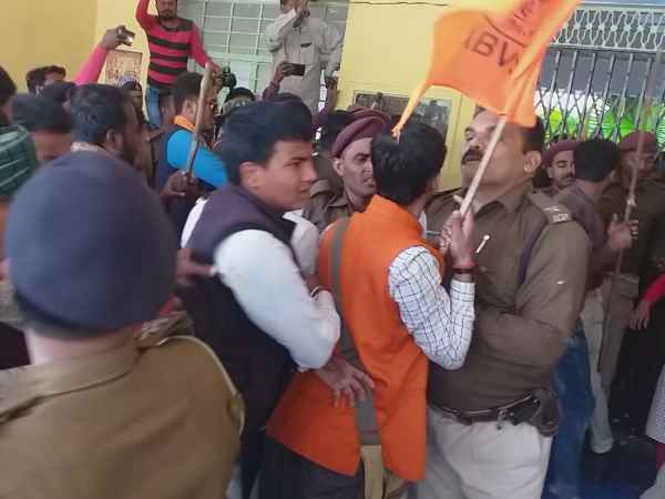 कुलपति ने दिया आश्वासन