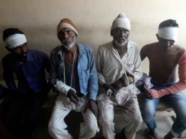 Dabangas brutally beaten the Dalit people Dabangas brutally beaten the Dalit people