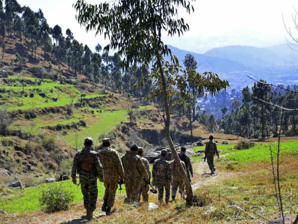 कश्मीर में दाखिल हुए पाक के जेट्स