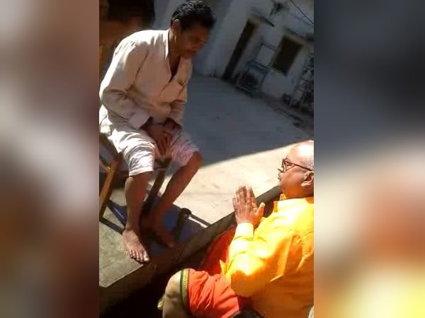 ballia cmo washed sweeper feet video goes viral ballia cmo washed sweeper feet video goes viral