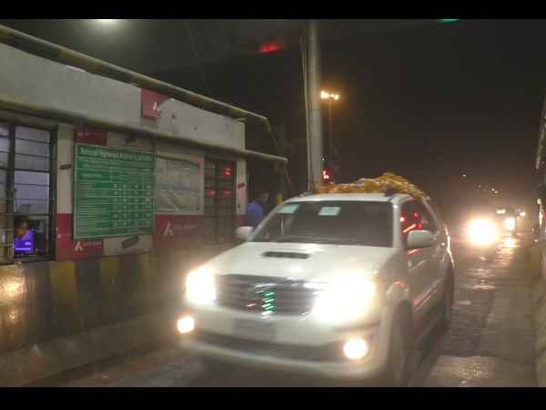 priyanka gandhi carriage convoy passed without paying toll tax priyanka gandhi carriage convoy passed without paying toll tax