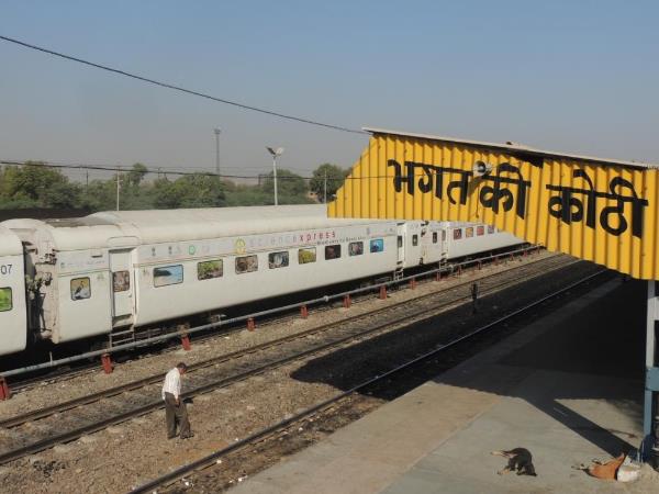 शनिवार को 250 यात्री गए थे पाक