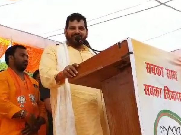 BJP MP brij bhushan singh invites priyanka gandhi to contest from kaisarganj BJP MP brij bhushan singh invites priyanka gandhi to contest from kaisarganj
