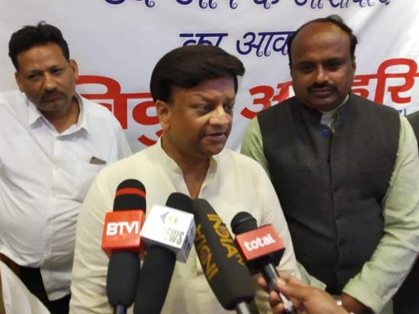 टिकट नहीं देने व अपमान का आरोप