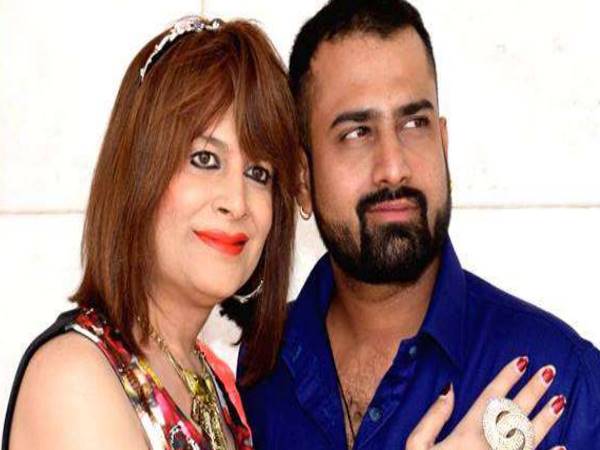 हर्जाने के तौर पर मांगे 2 करोड़