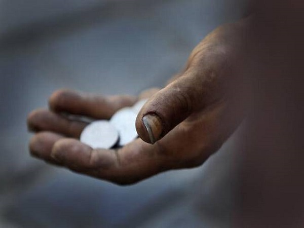 toll plaza employees near Ludhiana tied a child beggar to a tree, snatched money toll plaza employees near Ludhiana tied a child beggar to a tree, snatched money