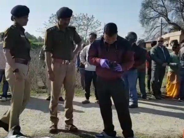 सीने में मारी पांच गोलियां
