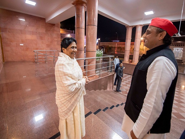 योगी सरकार पर साधा निशाना
