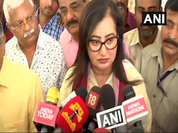 Karnataka: Sumalatha says, Congress has let their own workers by giving mandya LS seat to jds Karnataka: Sumalatha says, Congress has let their own workers by giving mandya LS seat to jds