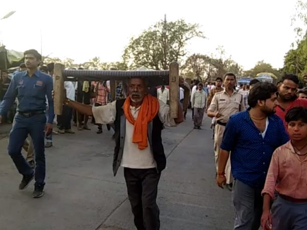 पुलिस ने कंपाउंडर के खिलाफ दर्ज की रिपोर्ट