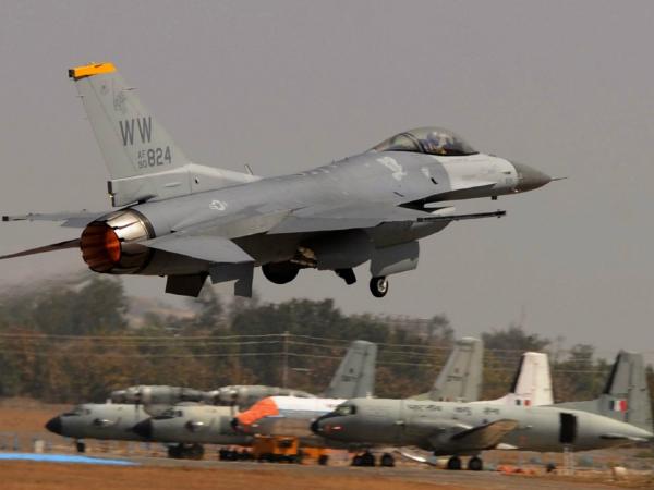 24 पाक जेट्स आ पहुंचे थे कश्मीर