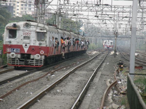 student killed in Mumbai after he leans out of running train, hits head on pole student killed in Mumbai after he leans out of running train, hits head on pole