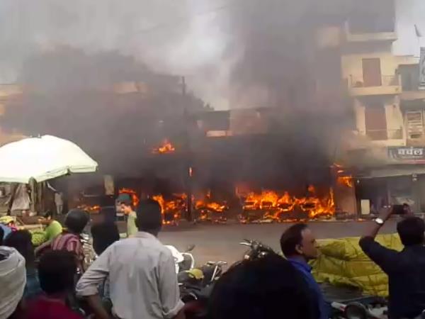 one dozen shop catches fire near surajkund temple of ajmer one dozen shop catches fire near surajkund temple of ajmer