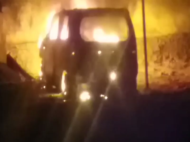 fire in shop keepers car in Pratapgarh fire in shop keepers car in Pratapgarh