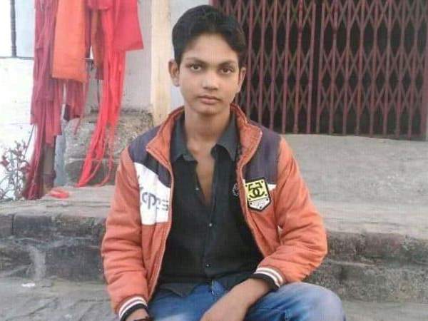कमर के पास मारी दो गोली