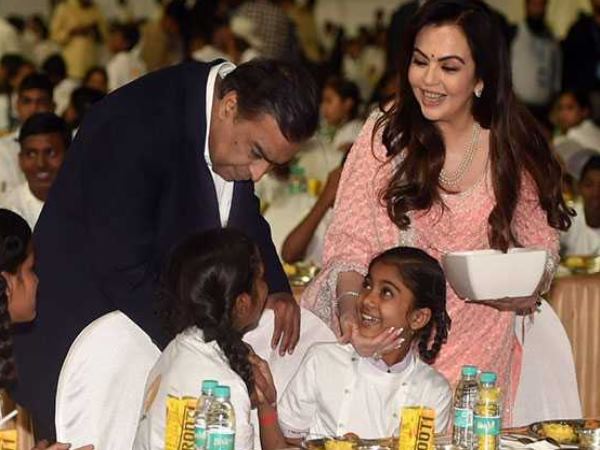 ईशा अंबानी की शादी से पहले किया था ये आयोजन