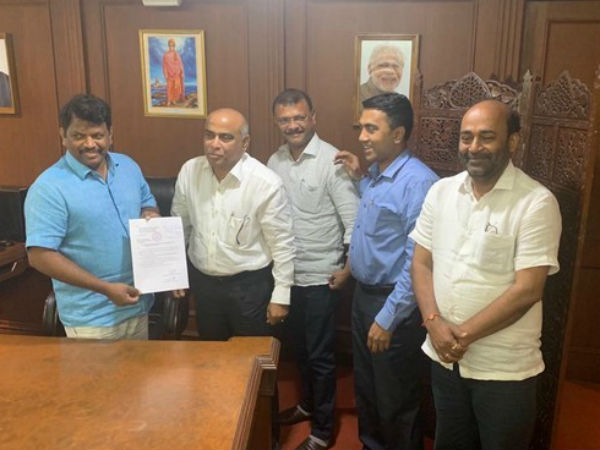 देर रात 1.30 बजे पहुंचे विधानसभा स्पीकर के पास