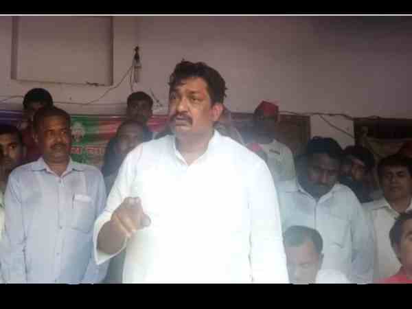 राज बब्बर पर किया हमला