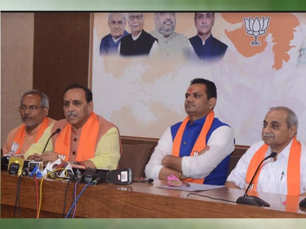 Dispute on Gujarat BJP Parliamentary Board Meeting, Notice by Election Commission Dispute on Gujarat BJP Parliamentary Board Meeting, Notice by Election Commission
