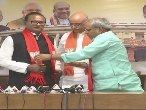 Gujarat, BJP, by polls in gujarat, by polls election, congress, congress MLAs, lok sabha elections 2019, गुजरात, बीजेपी, गुजरात में चुनाव, कांग्रेस, कांग्रेस विधायक, लोक सभा चुनाव 2019 Gujarat, BJP, by polls in gujarat, by polls election, congress, congress MLAs, lok sabha elections 2019, गुजरात, बीजेपी, गुजरात में चुनाव, कांग्रेस, कांग्रेस विधायक, लोक सभा चुनाव 2019