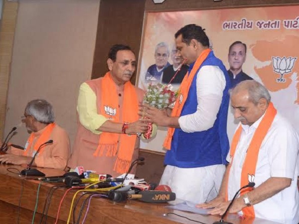 Lok Sabha elections 2019: congress announced Lalit Kagathara against Mohan Kundariya in rajkot Lok Sabha elections 2019: congress announced Lalit Kagathara against Mohan Kundariya in rajkot
