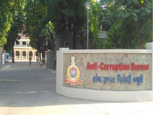 Gujarat, GST, GST official caught with bribe, Ahmedabad, anti-corruption bureau, ACB, crime, गुजरात, जीएसटी, जीएसटी अधिकारी को रिश्वत के साथ पकड़ा, अहमदाबाद, एंटी करप्शन ब्यूरो Gujarat, GST, GST official caught with bribe, Ahmedabad, anti-corruption bureau, ACB, crime, गुजरात, जीएसटी, जीएसटी अधिकारी को रिश्वत के साथ पकड़ा, अहमदाबाद, एंटी करप्शन ब्यूरो