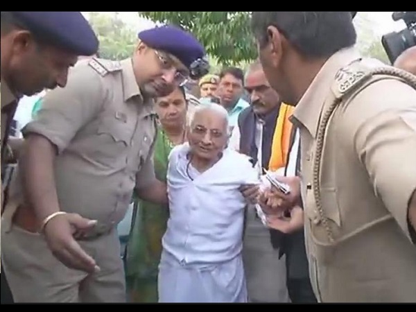 In Gujarat, 8 thousand voters are 100 years of age In Gujarat, 8 thousand voters are 100 years of age