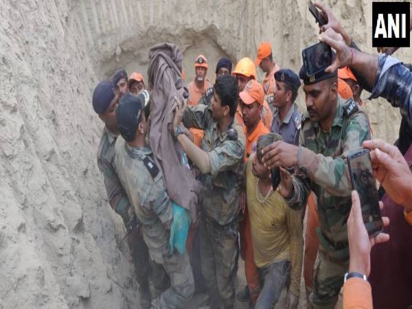 18-month old child rescued from 60-feet Haryana borewell after 47 hours 18-month old child rescued from 60-feet Haryana borewell after 47 hours