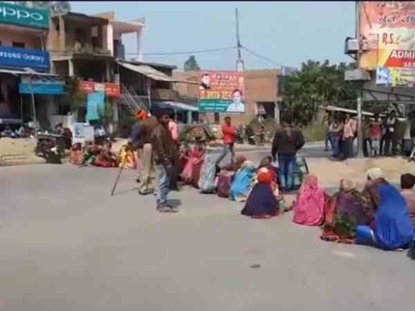 people protest after seven people died in massive roas accident people protest after seven people died in massive roas accident