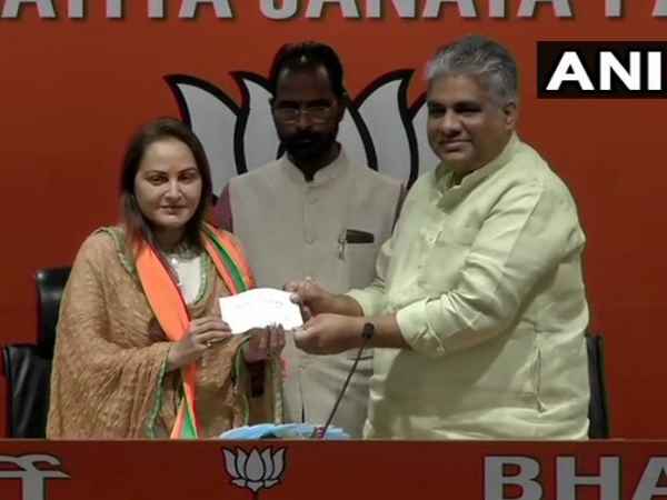 बीजेपी ऑफिस में ज्वाइन की बीजेपी