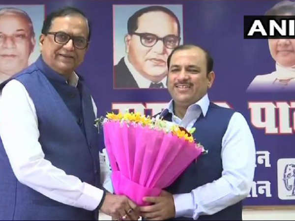 जनता दल (एस) के महासचिव दानिश अली बसपा में शामिल जनता दल (एस) के महासचिव दानिश अली बसपा में शामिल