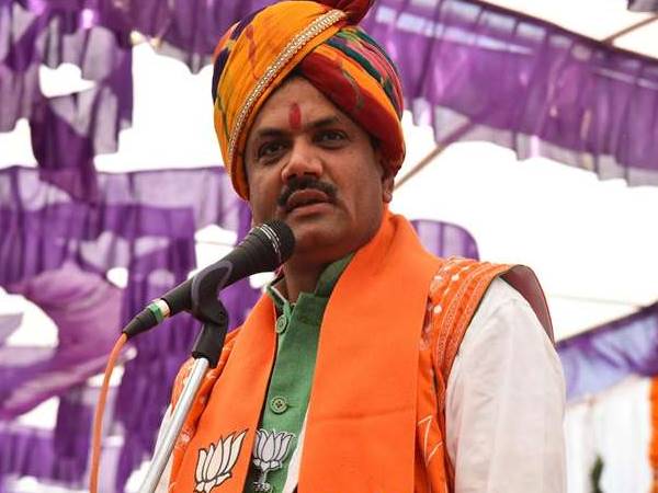 बीजेपी अध्यक्ष के बेटे के पास से मिलीं 27 पर्चियां