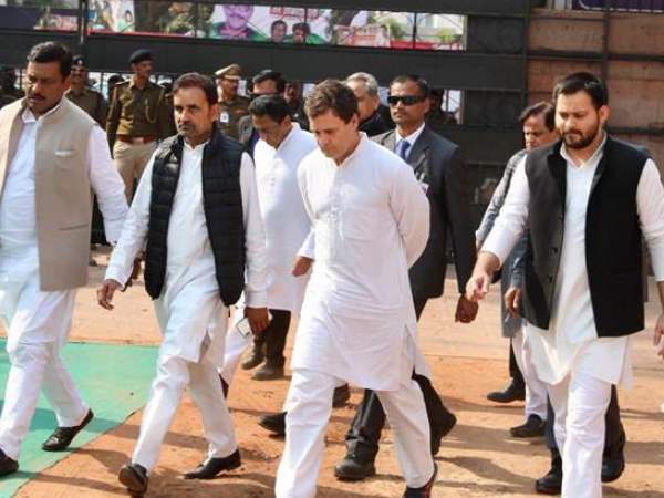 ये नेता पहुंचे दिल्ली