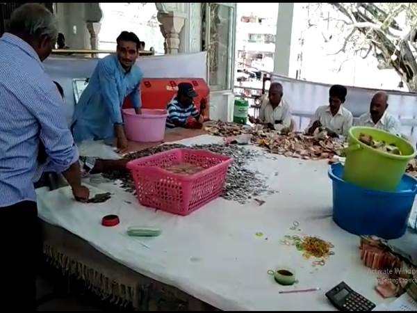 प्लाट की रजिस्ट्री के दस्तावेज की फोटो कॉपी डाल दी