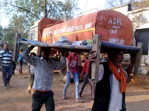 सरकारी डॉक्टर के क्लिनिक पर कराया इलाज