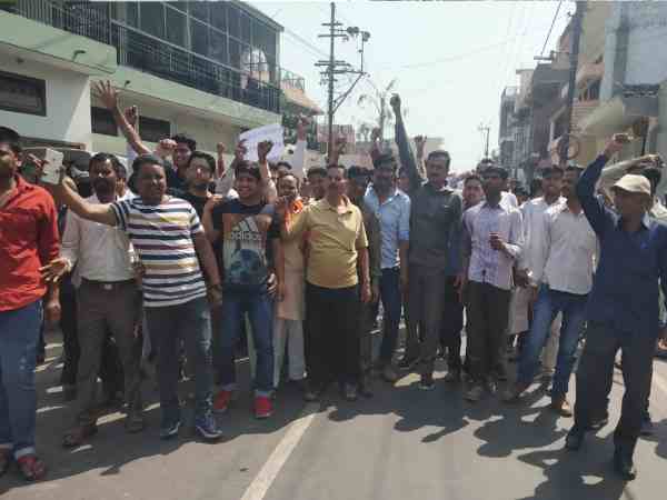 टिकट न देने पर नाराज लोग