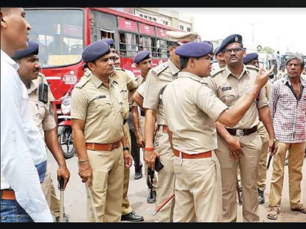 पुलिस अफसरों की बैठक